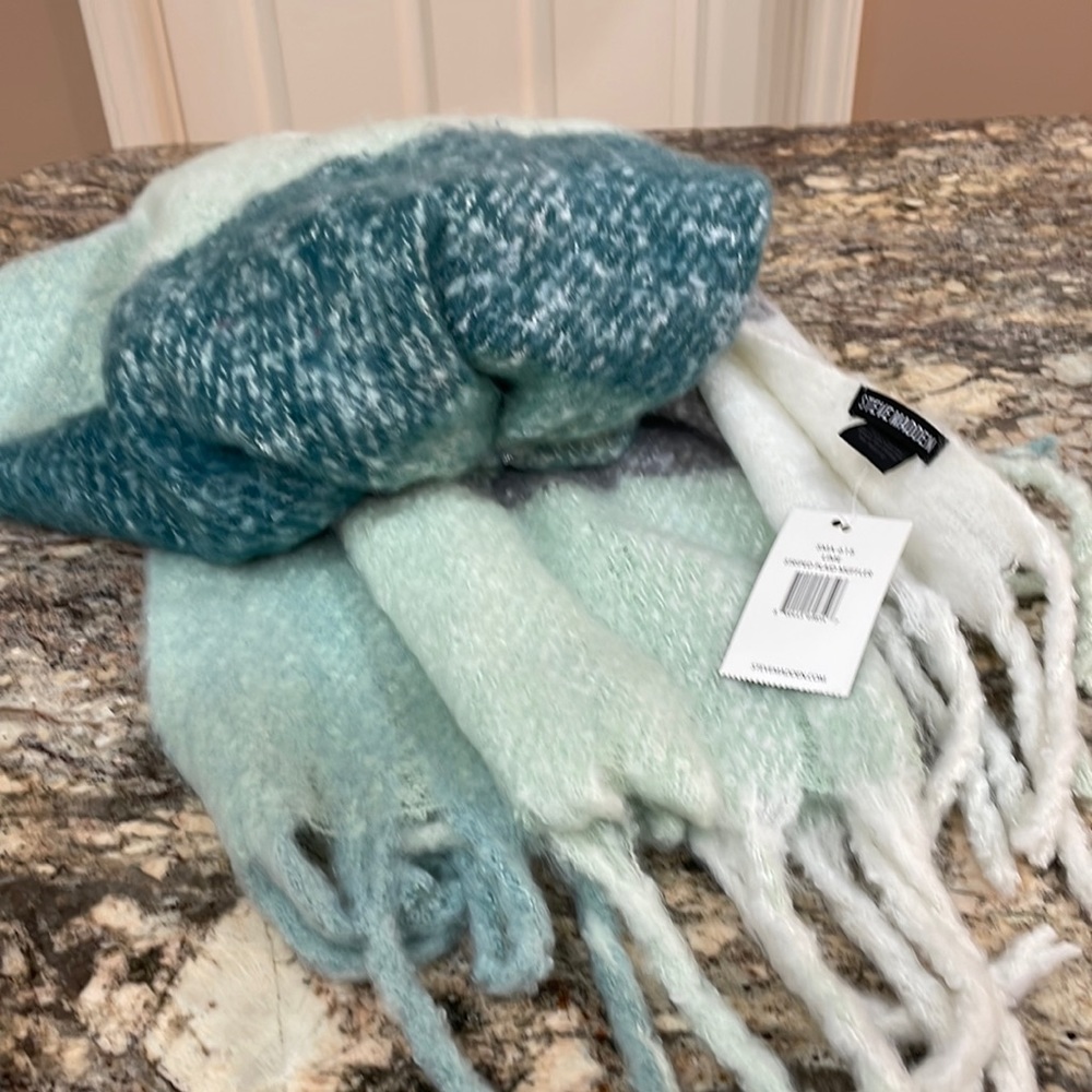NWT Steve Madden Muffler Scarf